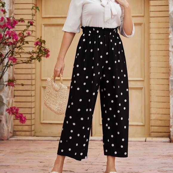 SHEIN Pants - You offer will be accepted! Polka Dot Pants 🖤